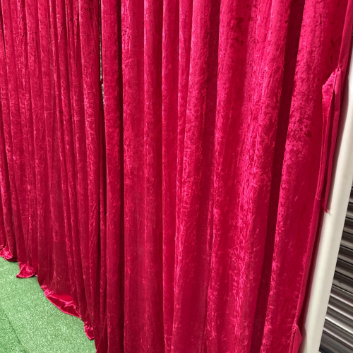 1m (w) x 4m (h) Velvet Backdrop Overlay Panel - Red – Wholesale Velvet Overlays for Wedding Decorators | WeddingMart