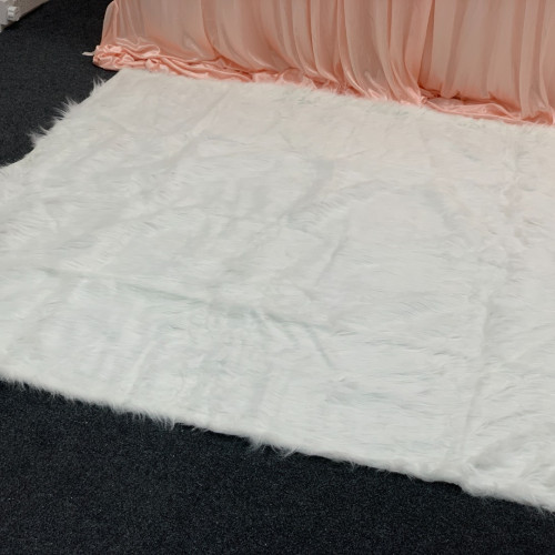 120cm Faux Fur Rug Carpet Cover for Wedding Stage Aisle Runner Walkway - White – Wholesale Accessories for Wedding Decorators | WeddingMart