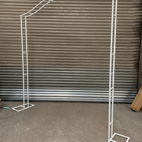 Freestanding Curved Top Budget Metal Arch Frame – Wholesale Metal Wedding Arch Frames for Wedding Decorators | WeddingMart