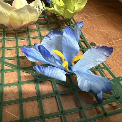 Artificial Iris Flower Head  (Pack of 24) - Blue – Wholesale Artificial Orchid Flower Heads for Wedding Decorators | WeddingMart